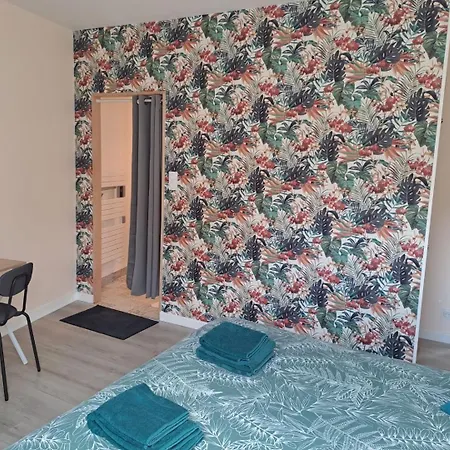 Castel Home Chateaubourg  Room photo